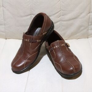 Clarks. Bendables. Brown. Size 6 M